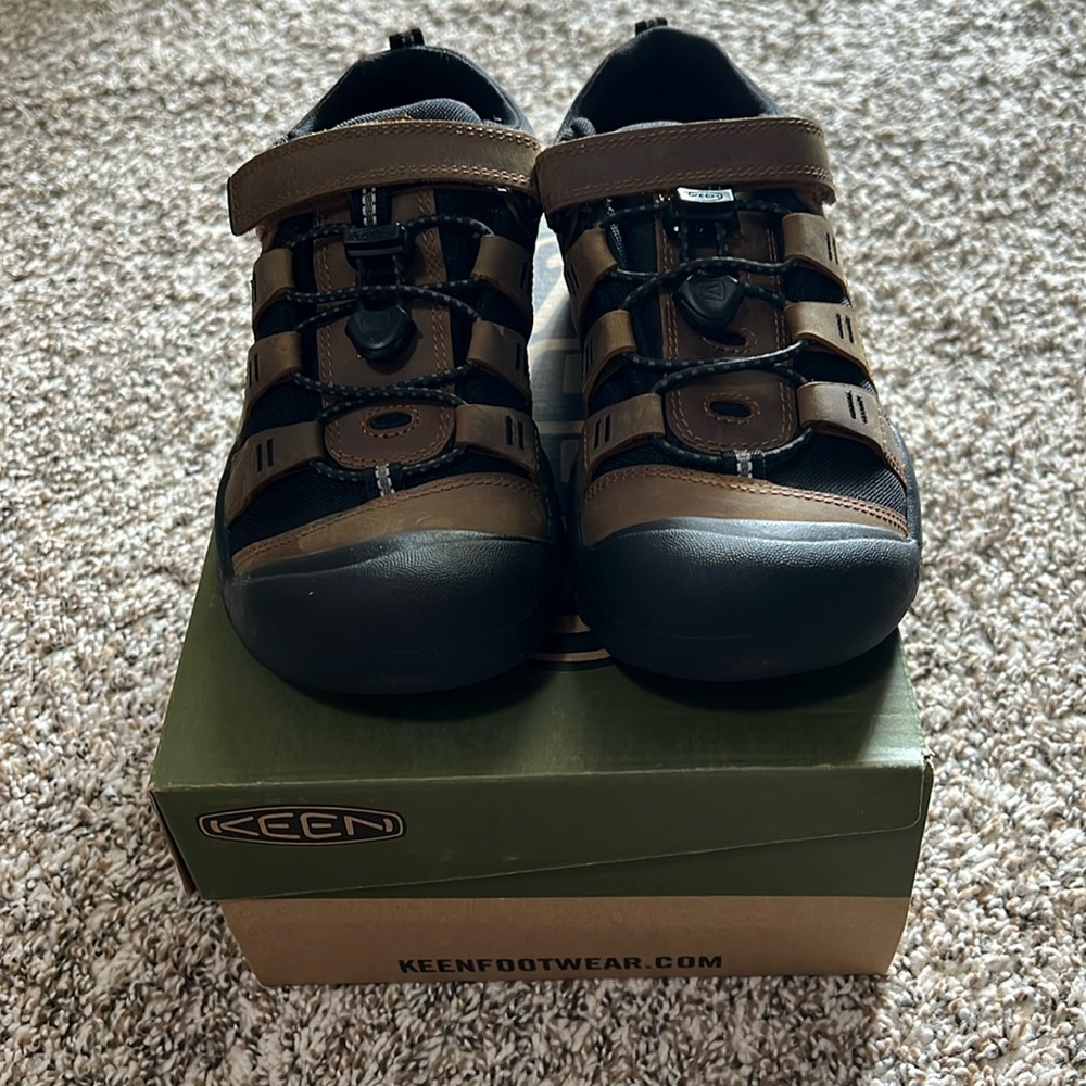 KEEN NEWPORT SHOE US YOUTH SIZE 3 (bison/black)